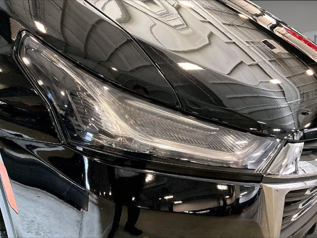Used 2023 Chevrolet Traverse LT AWD/4WD image 34