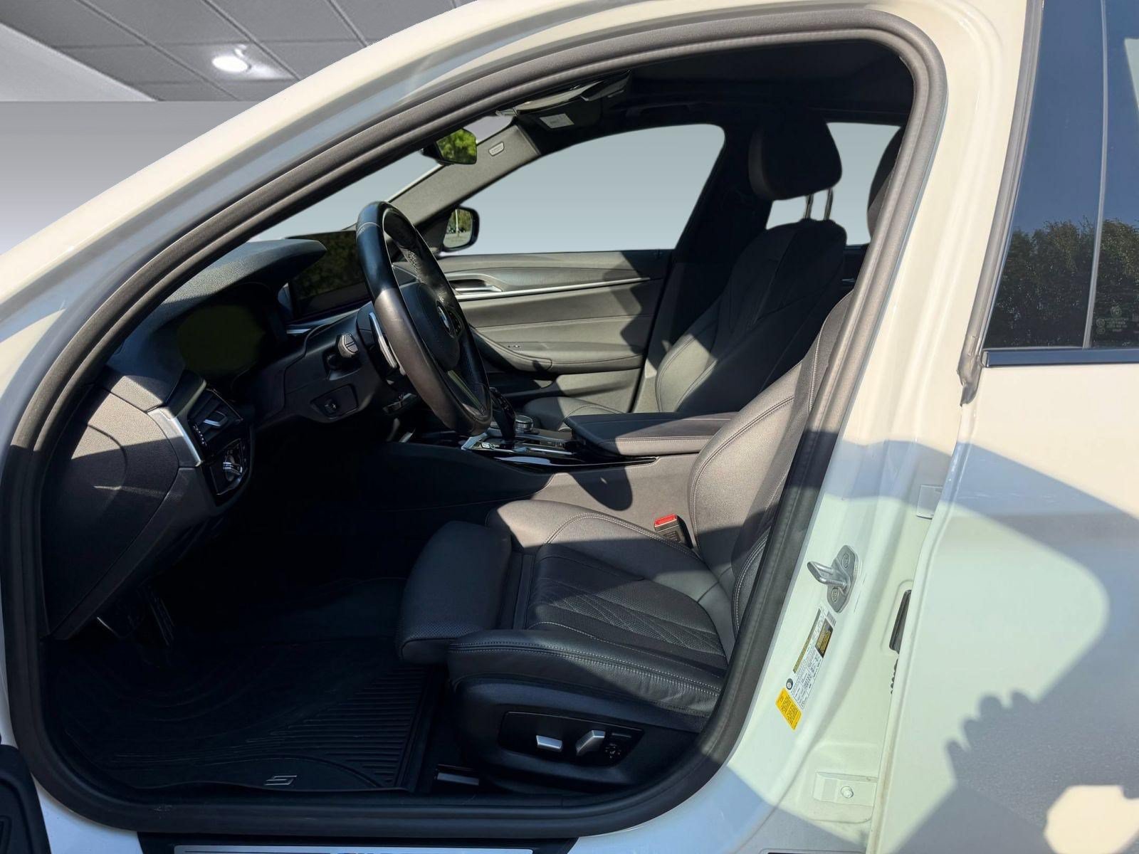 Used 2021 BMW 540i w/ M Sport Package RWD image 5