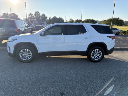 Used 2023 Chevrolet Traverse LS FWD image 7