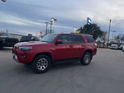 Used 2022 Toyota 4Runner TRD Off-Road image 3
