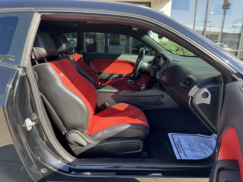 Used 2016 Dodge Challenger R/T Scat Pack w/ Leather Interior Group image 19