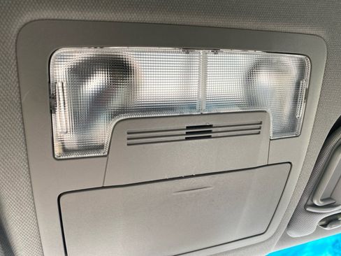 Used 2016 Toyota Camry SE image 25