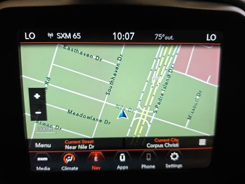 Used 2021 Jeep Renegade Latitude w/ Sun & Sound Group FWD image 26