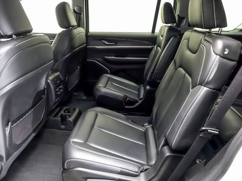 Used 2022 Jeep Grand Cherokee L Limited image 10