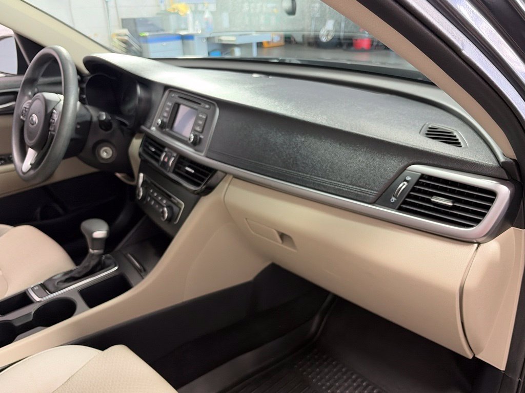 Used 2017 Kia Optima LX FWD image 31