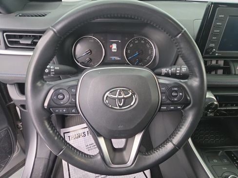Used 2022 Toyota RAV4 SE w/ Convenience Package image 12
