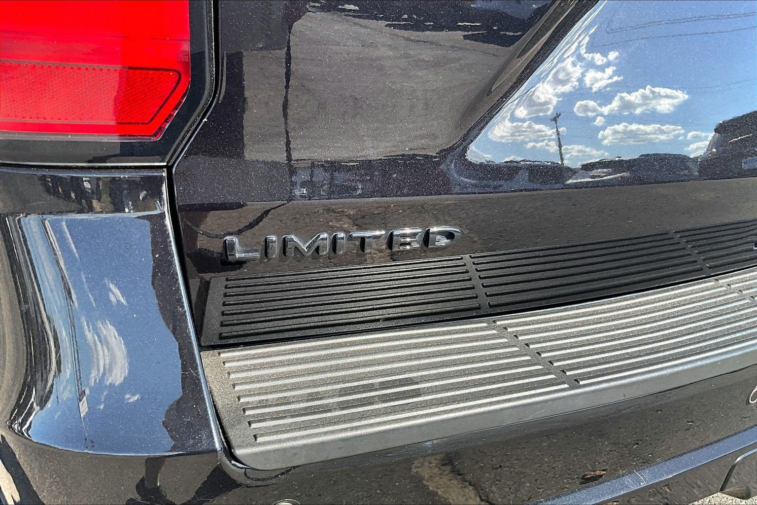 Used 2020 Ford Expedition Limited w/ Equipment Group 303A RWD image 34