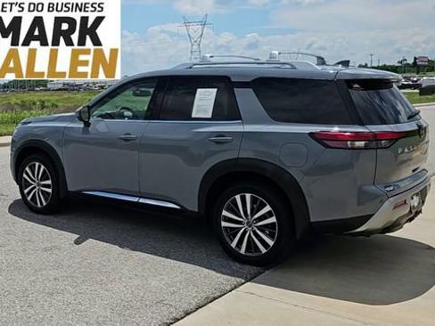 Used 2022 Nissan Pathfinder Platinum w/ Cargo Package AWD/4WD image 6
