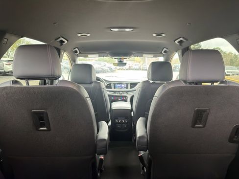 Used 2024 Buick Enclave Premium image 38