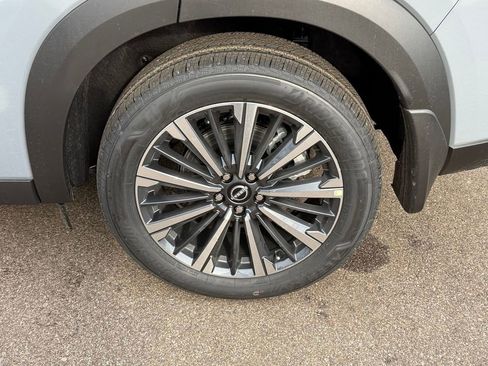 New 2026 Nissan Pathfinder Platinum image 13