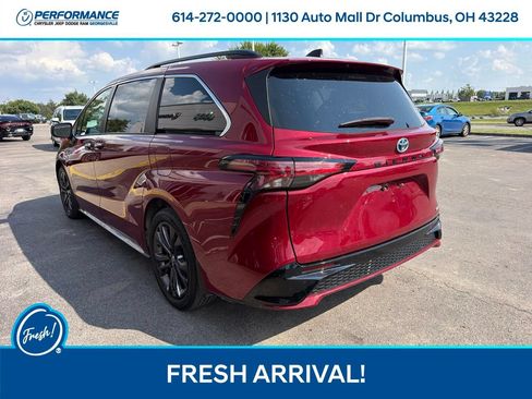 Used 2022 Toyota Sienna XSE FWD image 10