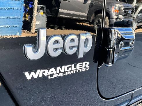 Used 2019 Jeep Wrangler Unlimited Sahara image 29