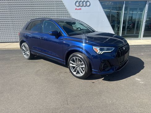 Used 2023 Audi Q3 2.0T Premium Plus w/ Premium Plus Package image 2