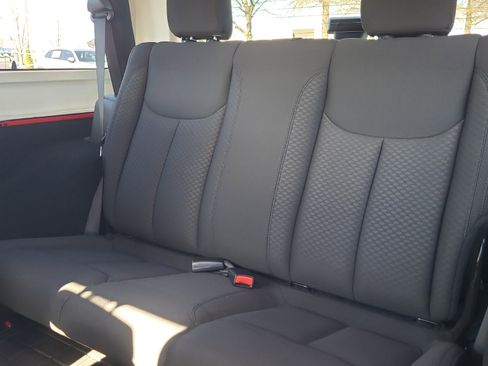 Used 2018 Jeep Wrangler Sport image 10