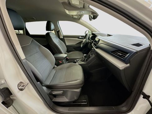 Used 2023 Volkswagen Taos SE image 32