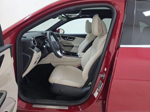 Used 2025 Mercedes-Benz GLC 300 4MATIC image 7