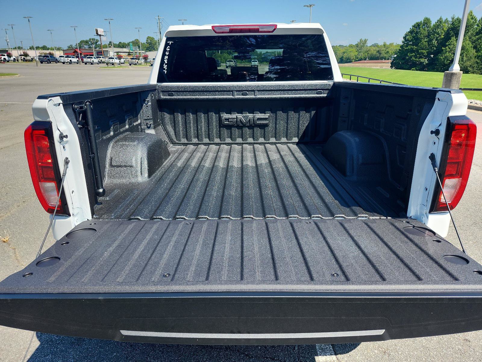 New 2026 GMC Sierra 1500 SLE AWD/4WD image 9