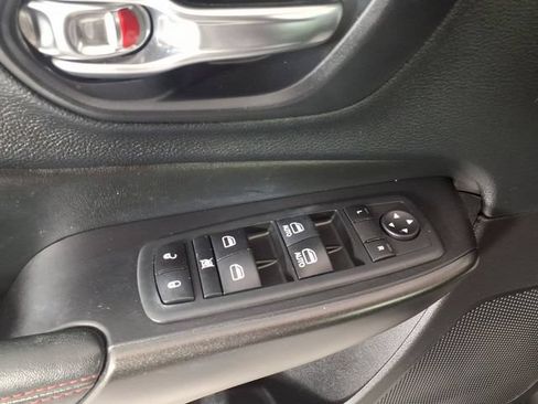 Used 2020 Jeep Cherokee Trailhawk w/ Cold Weather Group AWD/4WD image 14