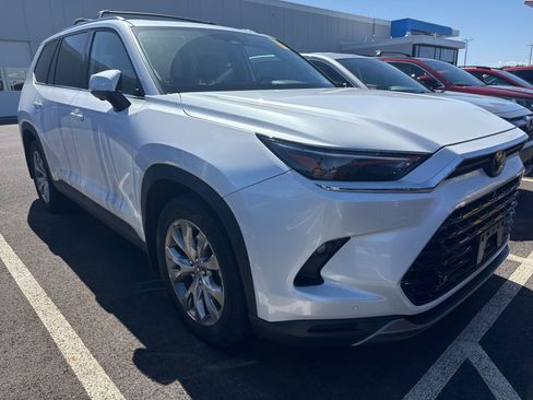 Used 2024 Toyota Grand Highlander AWD image 6