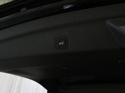 Used 2022 Chevrolet Suburban LT w/ Luxury Package AWD/4WD image 32