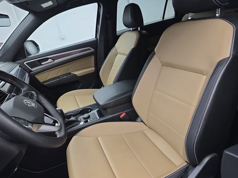 Used 2023 Volkswagen Atlas Cross Sport SE w/ Panoramic Sunroof Package AWD/4WD image 15