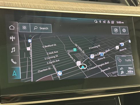 Used 2022 Audi e-tron Premium w/ Convenience Plus Package image 18