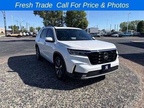 Used 2023 Honda Pilot Touring image 4