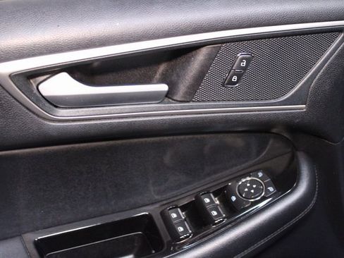 Used 2020 Ford Edge SEL w/ Convenience Package image 18