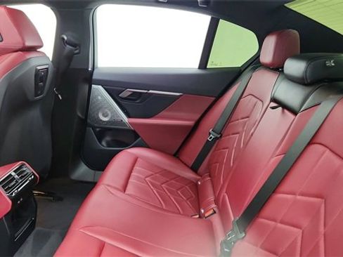 Used 2025 BMW i5 eDrive40i w/ M Sport Package image 28