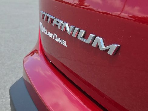 Used 2022 Ford Edge Titanium w/ Equipment Group 301A AWD/4WD image 8