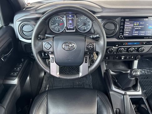 Used 2020 Toyota Tacoma TRD Off-Road w/ TRD Premium Off Road Package AWD/4WD image 14