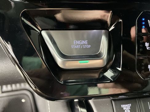 Used 2024 GMC Sierra 2500 AT4X image 17