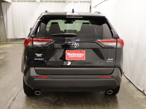 Used 2025 Toyota RAV4 XLE image 27