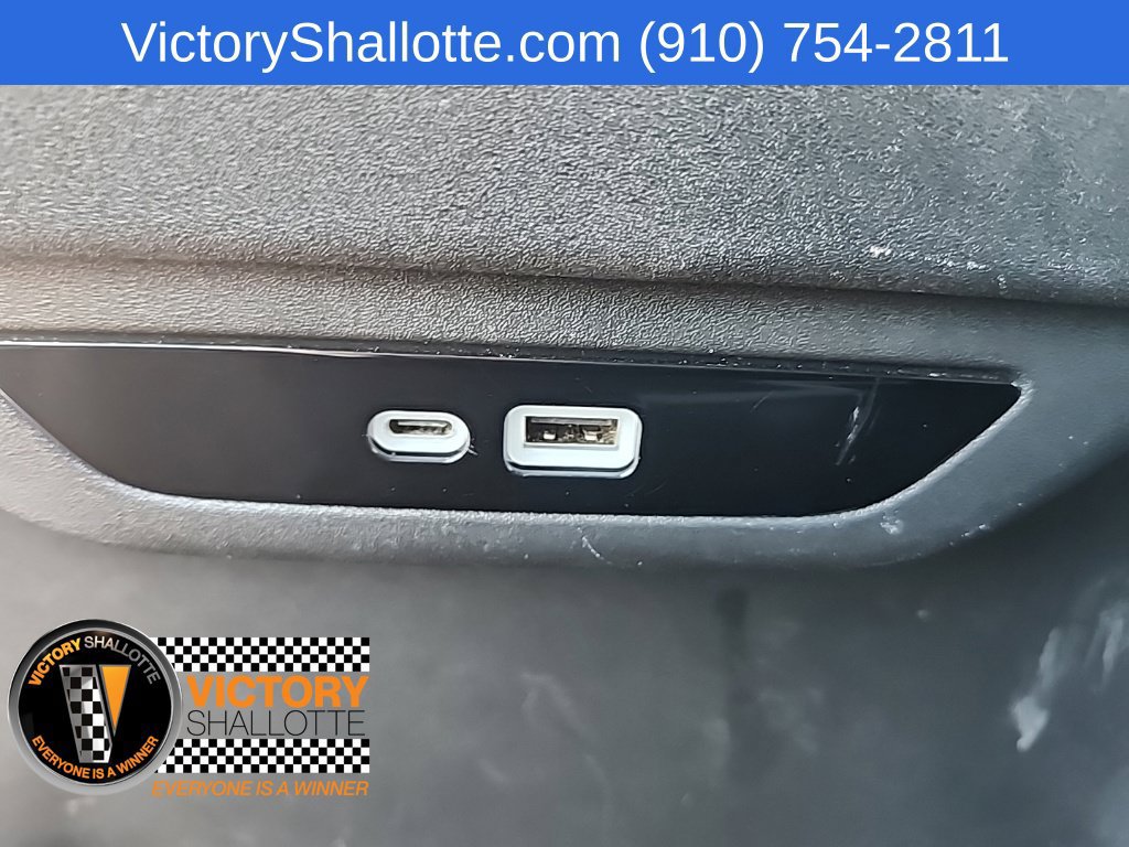 Used 2025 Chrysler Pacifica Limited FWD image 26