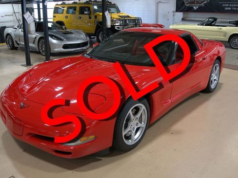 Used 2000 Chevrolet Corvette Coupe w/ Roof Pkg RWD image 1