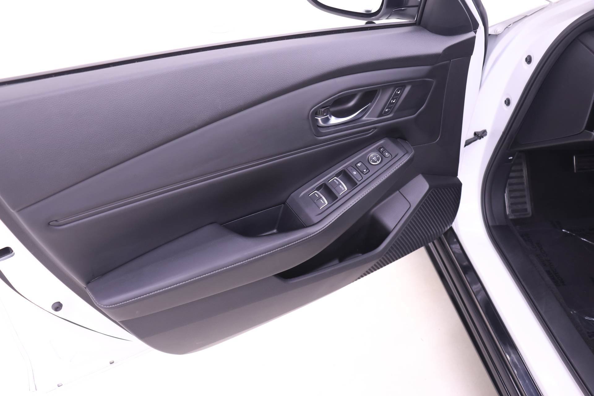 Used 2023 Honda Accord Sport-L image 9