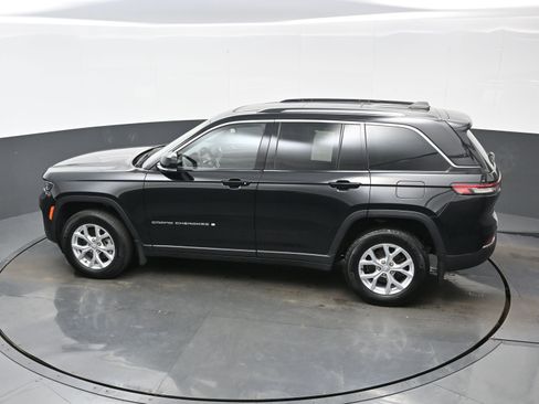 Used 2023 Jeep Grand Cherokee Limited w/ MOPAR Finishing Package image 35