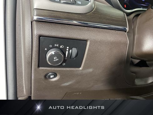 Used 2018 Jeep Grand Cherokee Overland AWD/4WD image 26