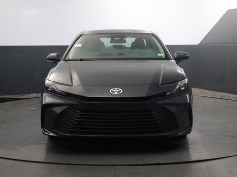 Used 2025 Toyota Camry LE image 3