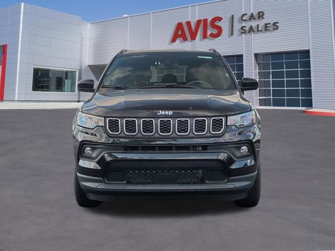 Used 2025 Jeep Compass Latitude w/ Sun & Sound Group AWD/4WD image 2