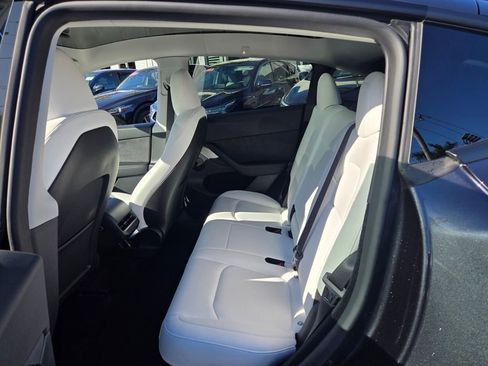 Used 2024 Tesla Model Y Long Range image 12