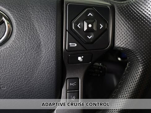 Used 2018 Toyota Tacoma TRD Sport AWD/4WD image 6