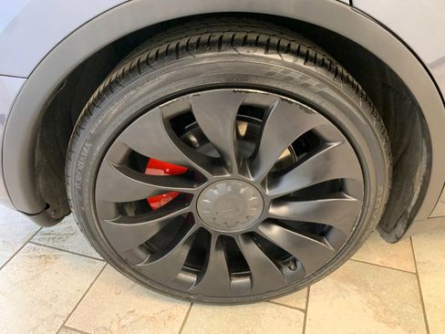 Used 2022 Tesla Model Y Performance AWD/4WD image 11