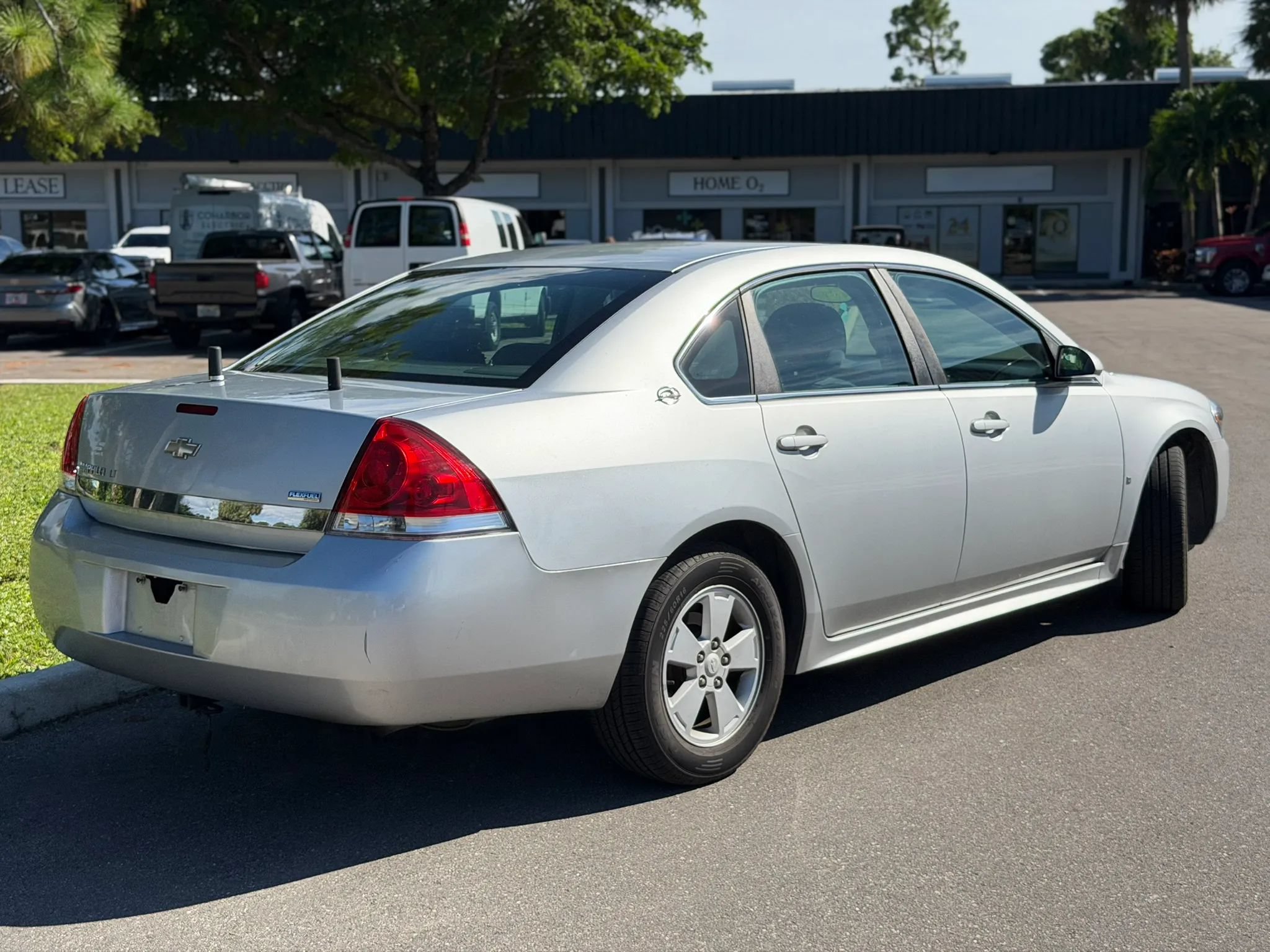 Used 2009 Chevrolet Impala LT FWD image 12