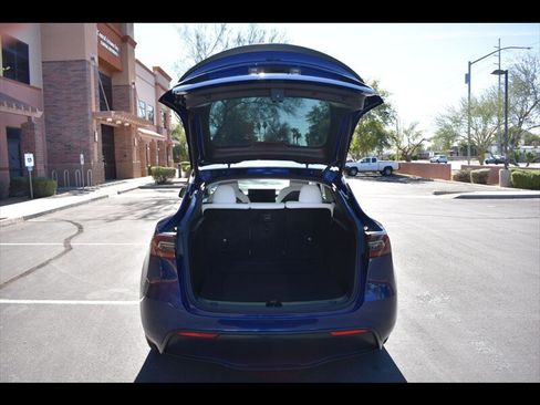 Used 2023 Tesla Model Y Performance image 25