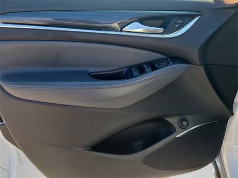 Used 2022 Buick Enclave Essence image 26