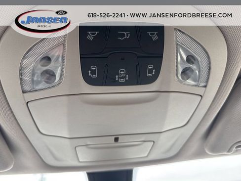 Used 2021 Chrysler Voyager Lxi image 24