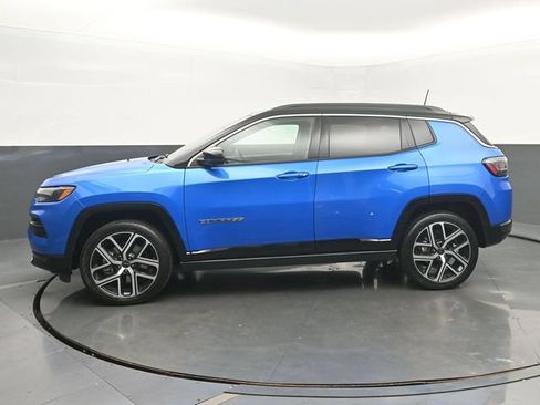 Used 2025 Jeep Compass Limited w/ Elite Group AWD/4WD image 2