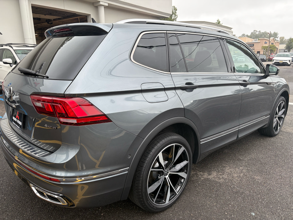 Used 2022 Volkswagen Tiguan SEL R-Line AWD/4WD image 6