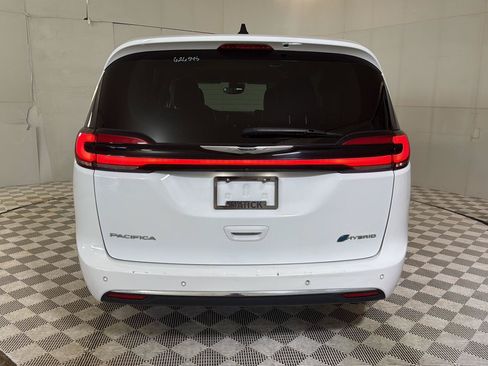 Used 2023 Chrysler Pacifica Touring-L FWD image 27